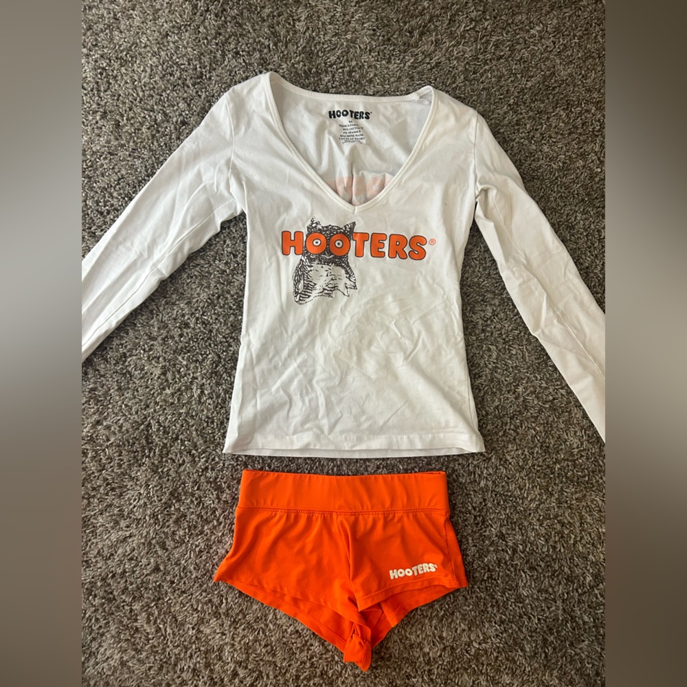 Hooters uniform